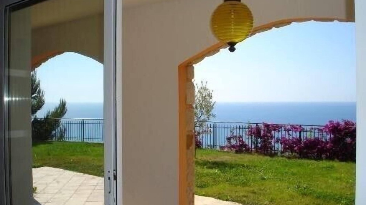 Latte Villa | Villa by the sea near Monaco