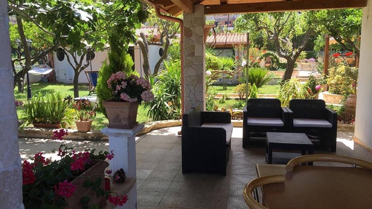 Calimera Villa | Villa by the sea (on Michelino beach) in residence "Villa Giulia"