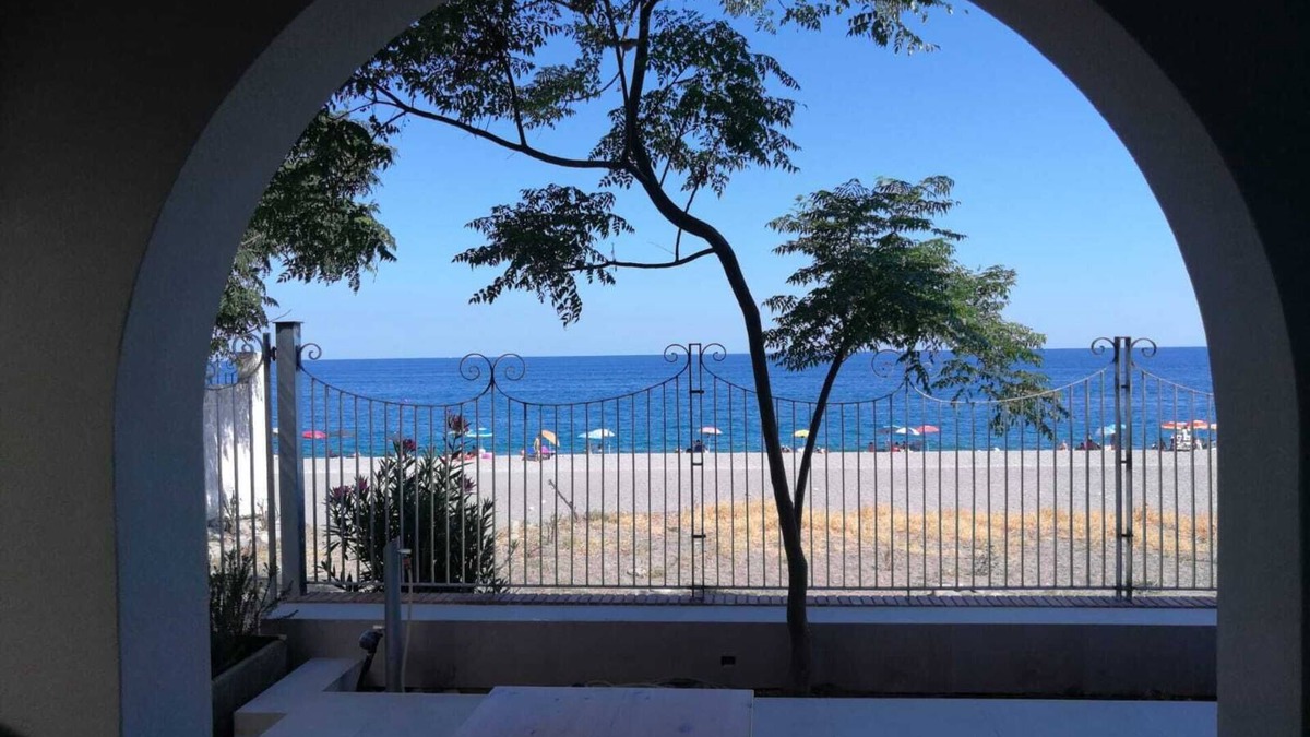 Fondachello Villa | Villa by the sea, perfect for families