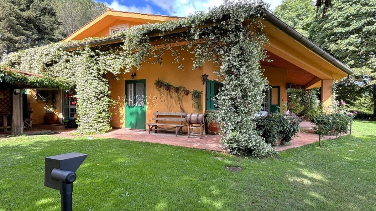Sutri Villa | Villa Calandrina - Panoramic villa with large garden in Trevignano Romano