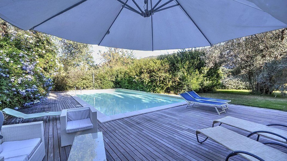 Mirto House | Villa Calesse B: A characteristic and welcoming independent house surrounded by meadows and by green hills, with Free WI-FI.