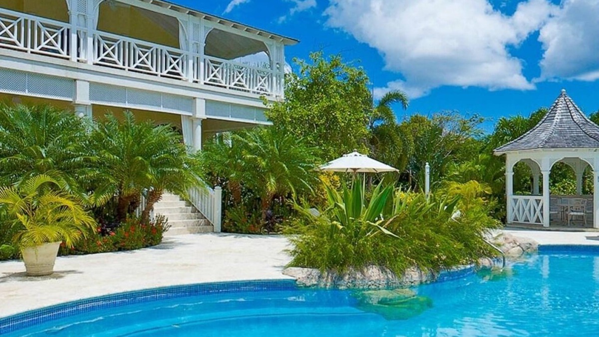 Mount Standfast Villa | Villa Calliaqua | Ocean View - Located in Fabulous Saint James with Private Pool