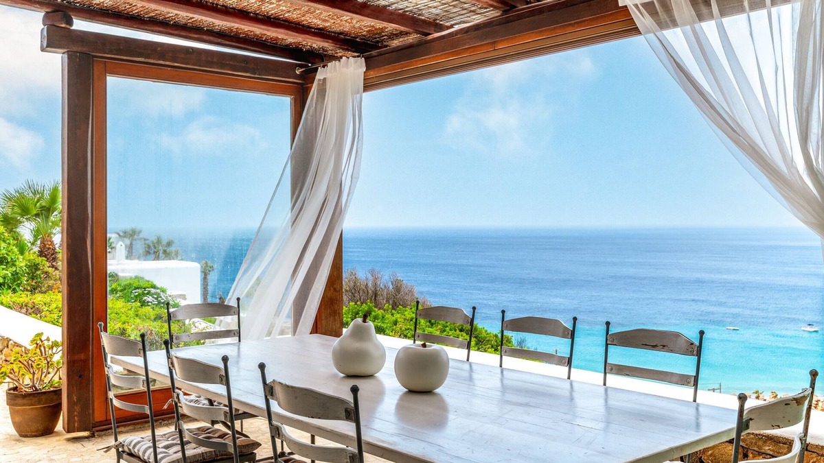 Elia Villa | Villa "Calma Beach House" with Private Terrace & Wi-Fi