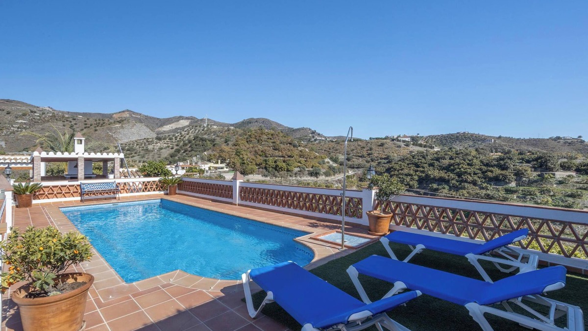 Almunecar Villa | Villa Camarón with Sea View, Pool, Terrace & Wi-Fi