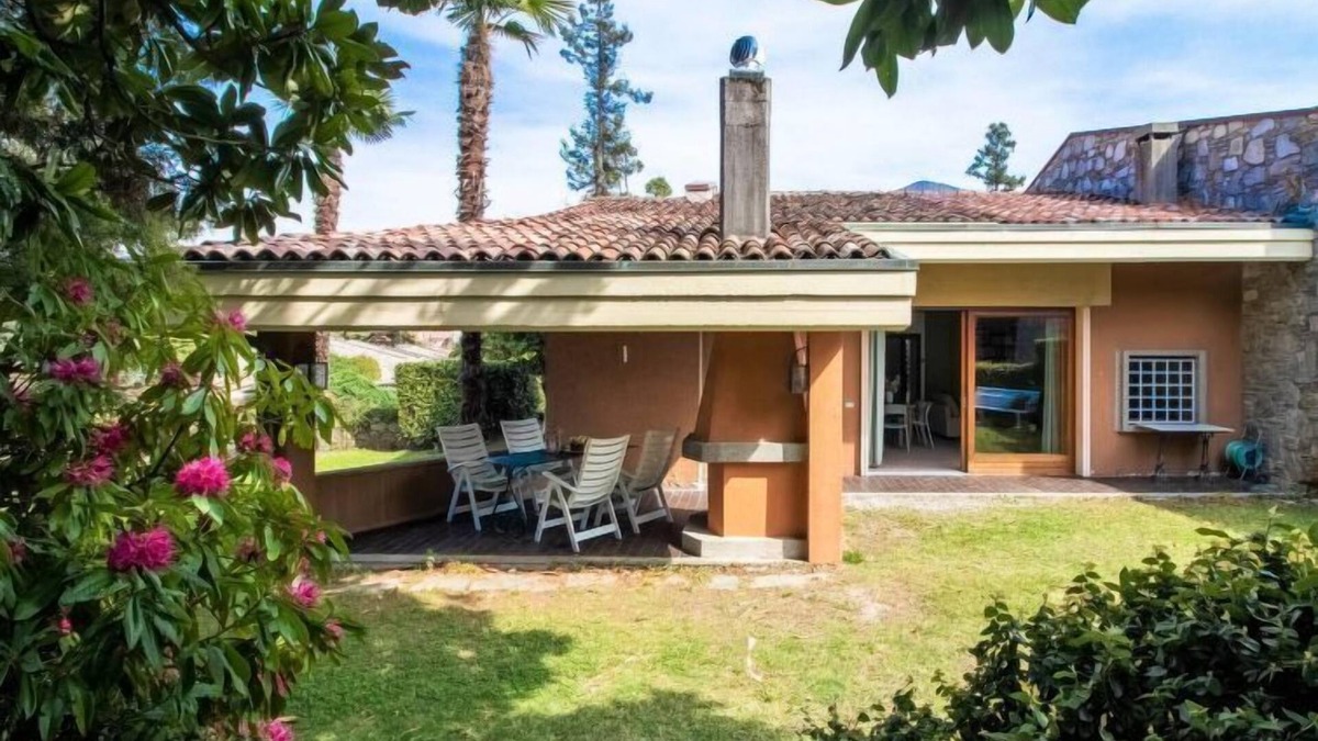 Porto Valtravaglia House | Villa Camelia by Interhome