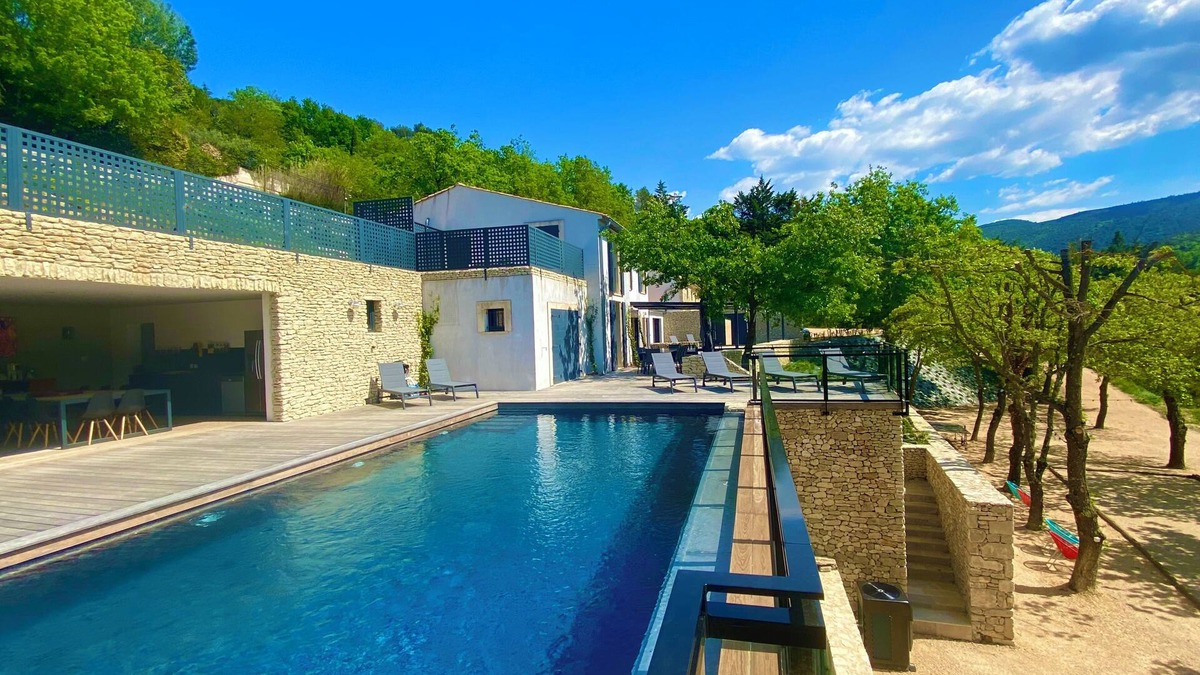 Menerbes House | Villa Canopée in the village of Ménerbes, Air-conditioned, heated and secure swimming pool