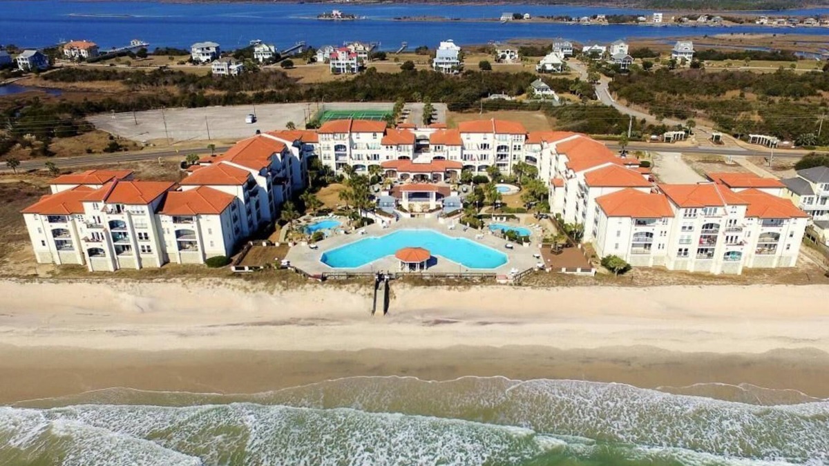 North Topsail Beach Resort | Villa Capriani Ocean Front Resort King Suite 3-4 BR's