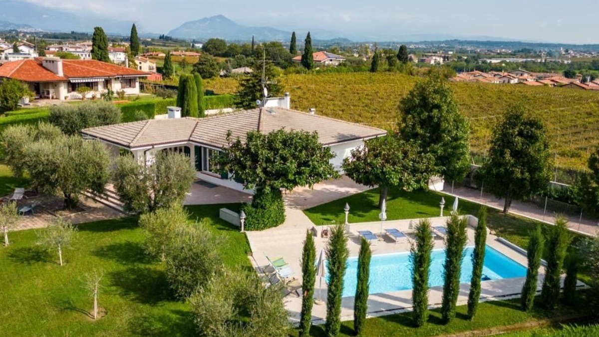 Cavalcaselle House | Villa Carini with 3000 sqm garden & heated pool