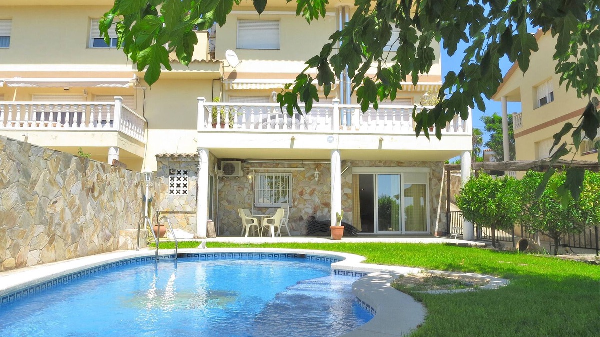 Mataro House | Villa Carolina, pool, BBQ, sea view, parking, WiFi, party room, pool table
