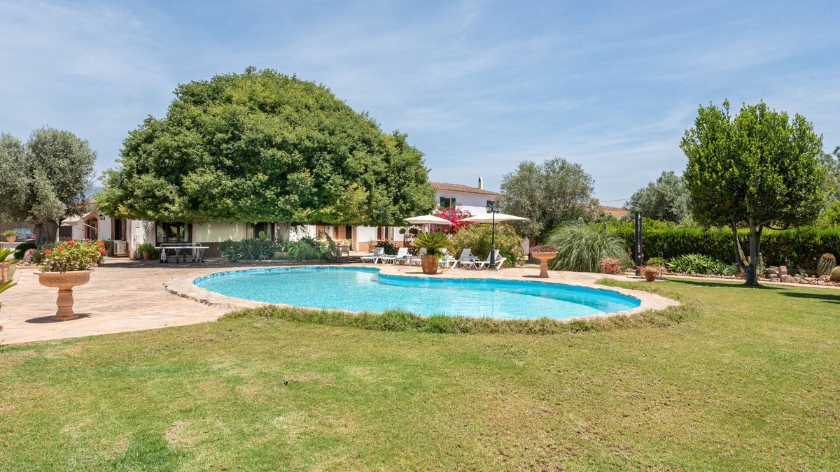 Son Sardina Villa | Villa 'Cas Moliner' with Mountain View, Wi-Fi and Air Conditioning