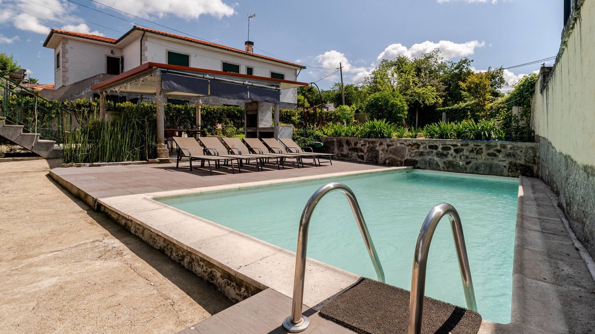 Felgueiras Villa | Villa 'Casa Campo Da Feira' with Private Pool, Private Terrace and Wi-Fi