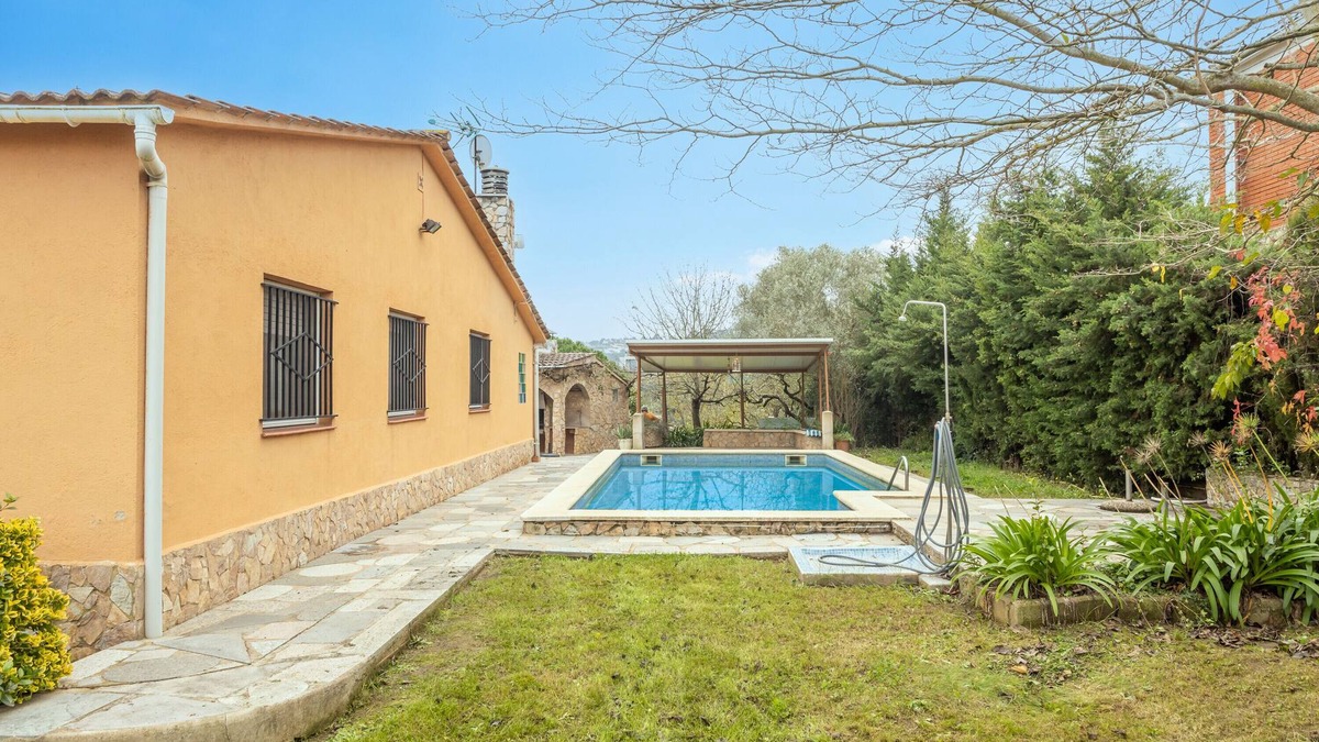 Mont Barbat Villa | Villa 'Casa Raymond' with Mountain View, Private Pool and Wi-Fi