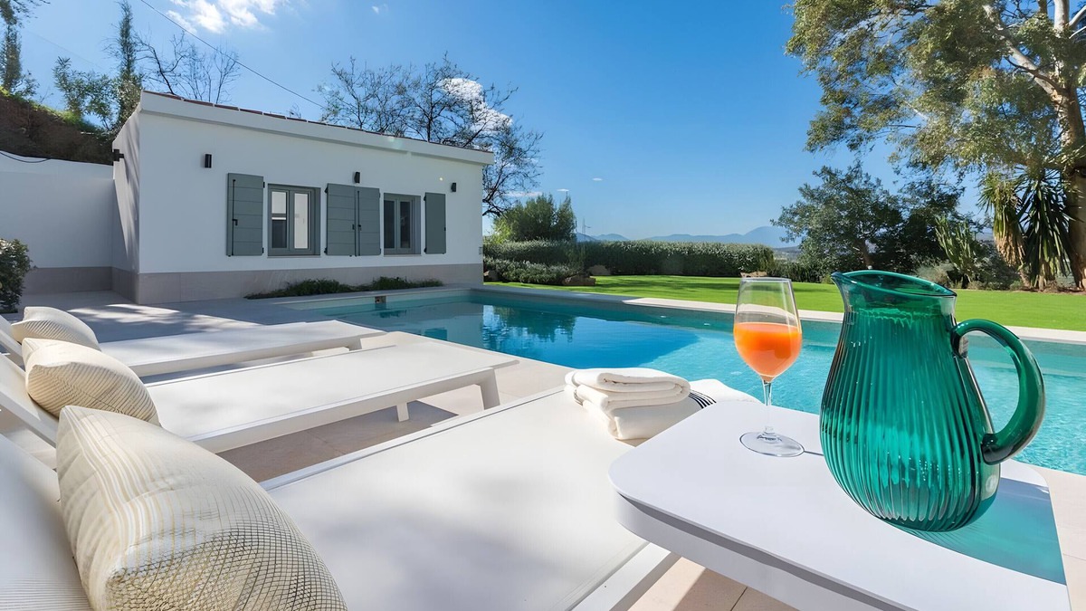 Campanillas Villa | Villa 'Casa Rural Acogedora Y Con Estilo' with Mountain View, Wi-Fi and Air Conditioning