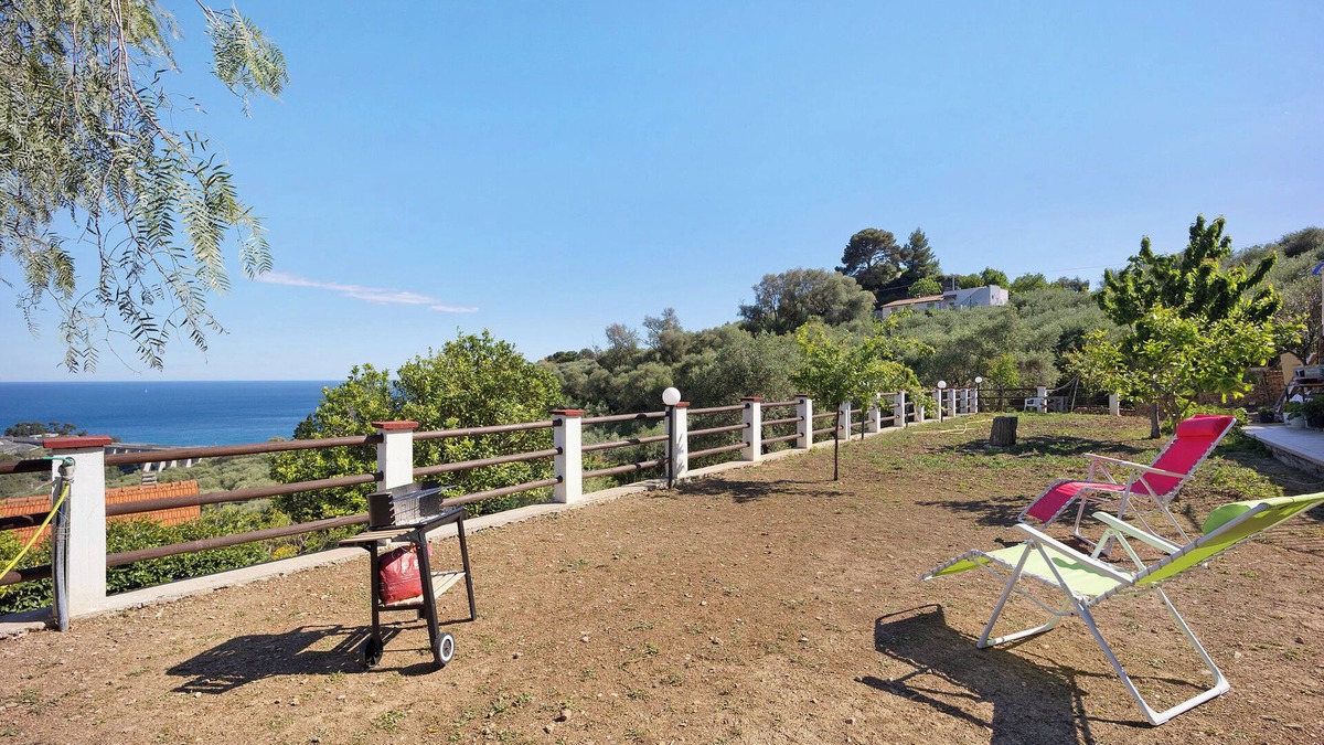 San Lorenzo al Mare Apartment | Villa 'Casa Vacanza Sanaa' with Sea View, Private Terrace and Wi-Fi