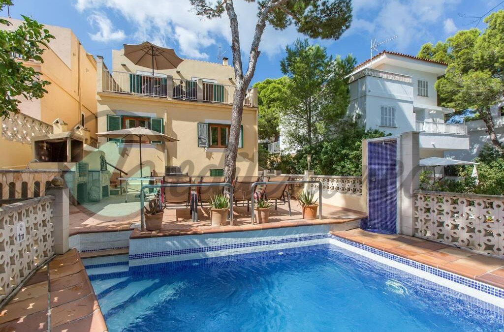 El Toro House | Villa Casablanca near port adriano by villasmediterranean