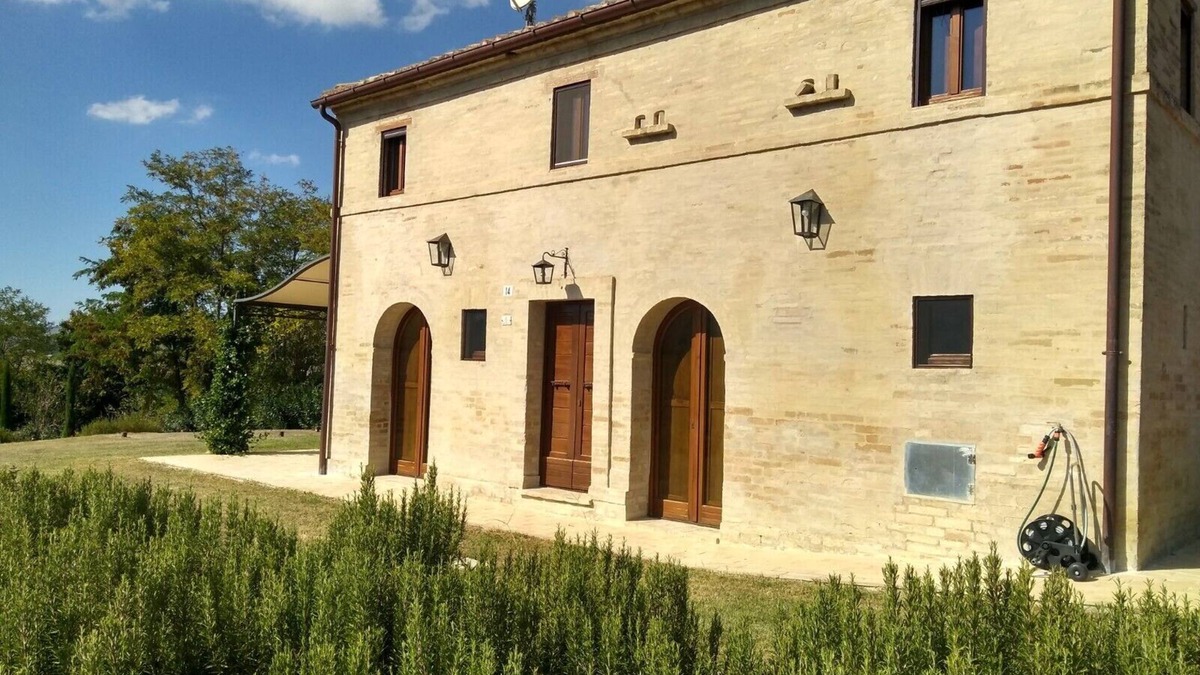 Ponzano di Fermo House | Villa Casale Leporello, sleeps 7, with pool in stunning location