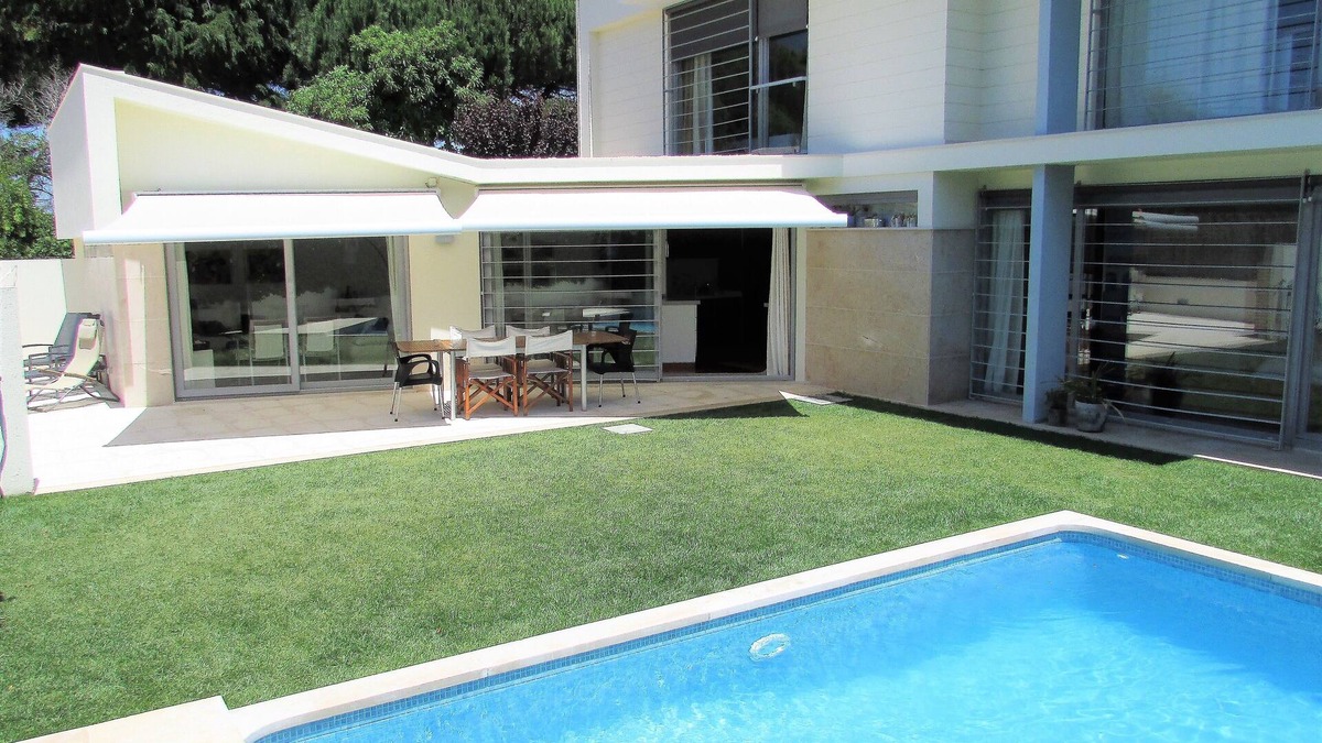 Meco Villa | VILLA CASALINHO MECO in the pine forest, near the beach and Lisbon with private pool