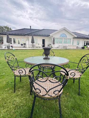 Klofta Villa | Villa Castillo