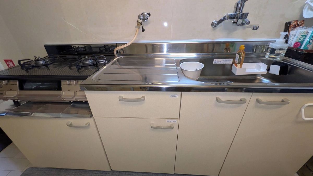 Hikone House | Villa Castle Ginza 5 min. walk to Hikone Castle 5 min. walk to Hikonyan Free parking 3 cars Villa can also be used for Biwaichi Available for 12 people One building for rent