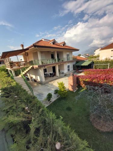 Kamez Villa | Villa Cerpja