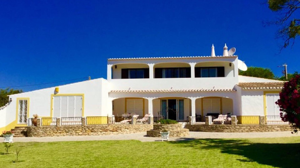 Carvoeiro Villa | Villa Chanteria Carvoeiro, fabulous 7 bedroom, 7 bathroom villa with AC, short.
