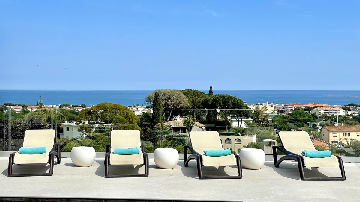 Antibes Villa | Villa Citadelle Great views, Pool, hot tub, pool table, gym Family/friends vacay