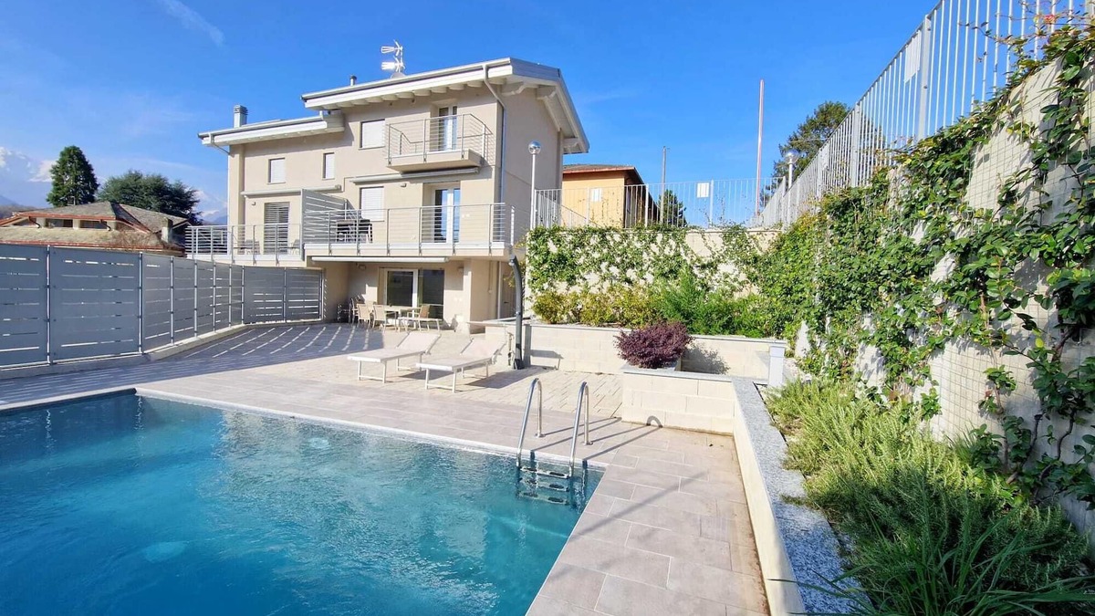 Colico Villa | Villa Claudia with pool, near the beach and the famous villages of Como Lake