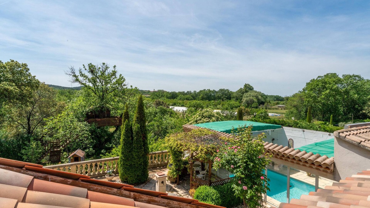 Venasque Villa | Villa "Clos Des Fontaines" with Mountain View, Shared Pool & Wi-Fi