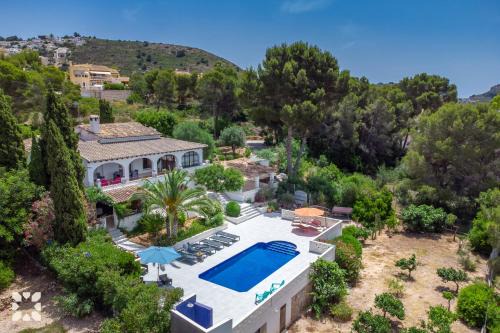 Arnella Villa | Villa Corasol by Abahana Villas