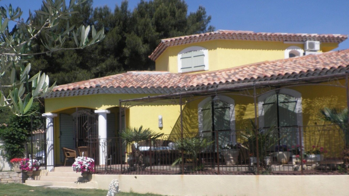 Le Puyricard Villa | Villa Cote d Azur very beautiful service.