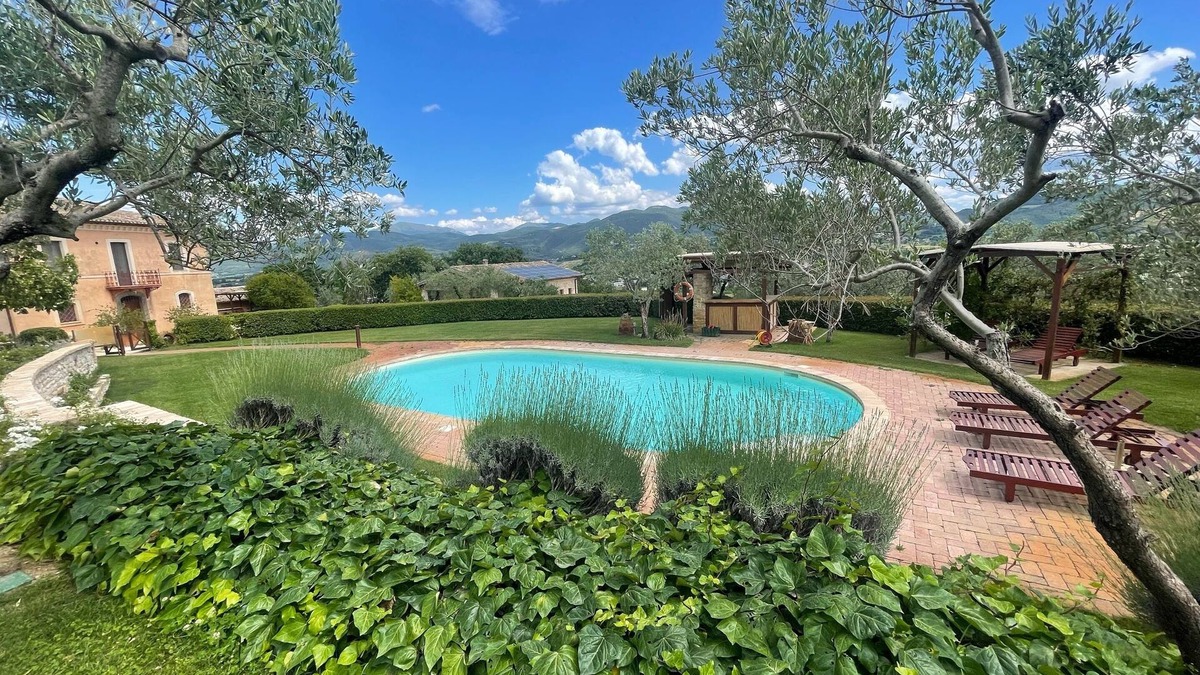 San Brizio House | Villa, cottage, Yoga studio + pool in peaceful oasis. Spoleto 10 mins. Rome 1 hr