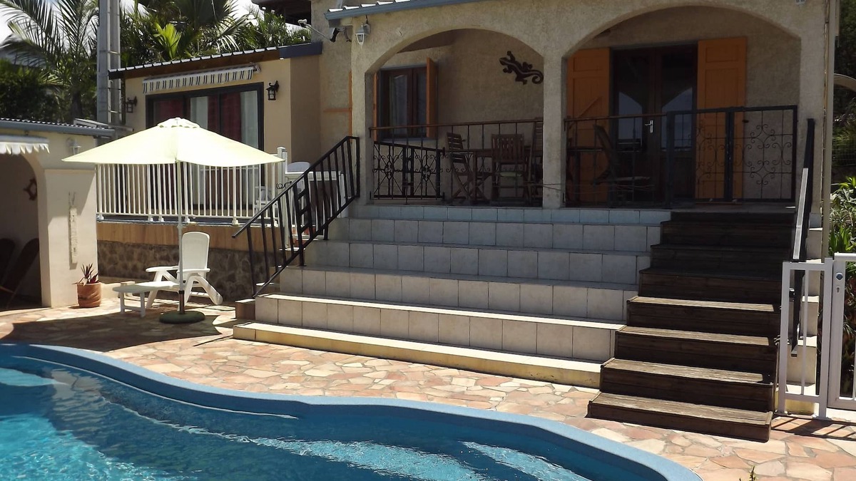 Le Portail Villa | Villa Creole 5 F for 6/8 people with swimming pool and pool house
