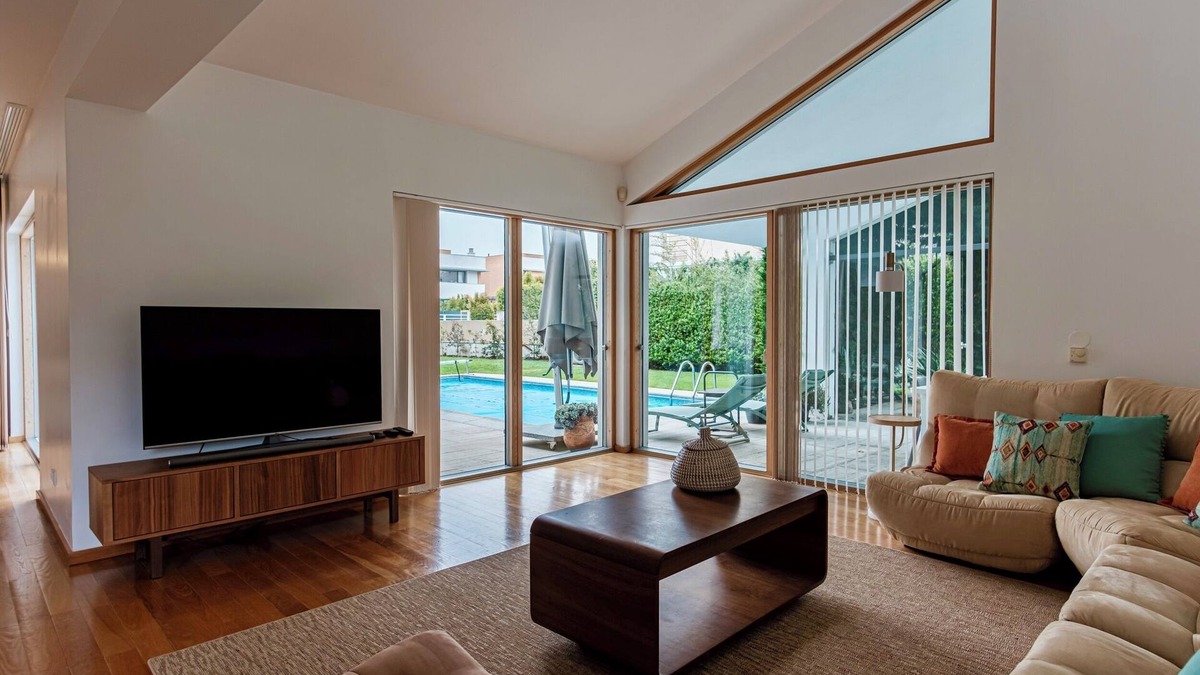 Sao Pedro de Penaferrim Villa | Villa da Penha by refuge® holiday homes