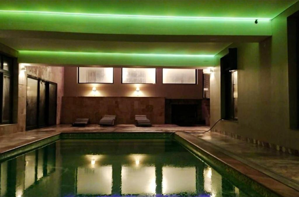 Langoat Villa | Villa de 11 chambres avec piscine interieure jacuzzi et jardin clos a Langoat a 6 km de la plage