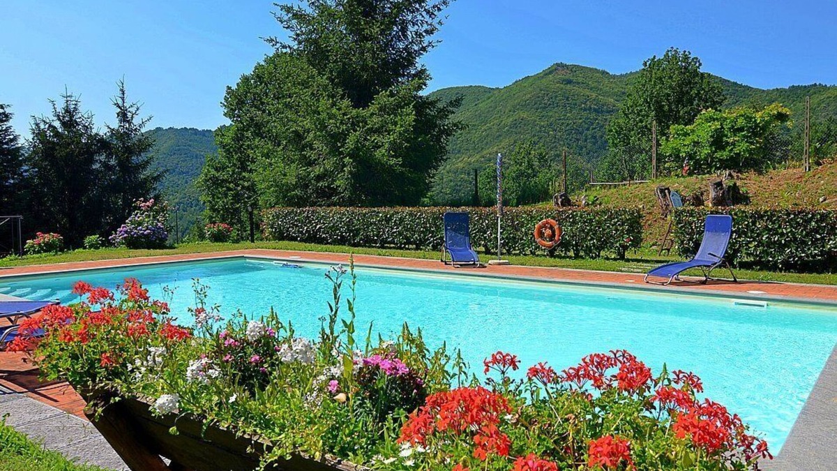 San Marcello Piteglio House | Villa delle Camelie A: A characteristic and welcoming apartment that covers the entire ground floor of a villa surrounded by the greenery, with Free WI-FI.