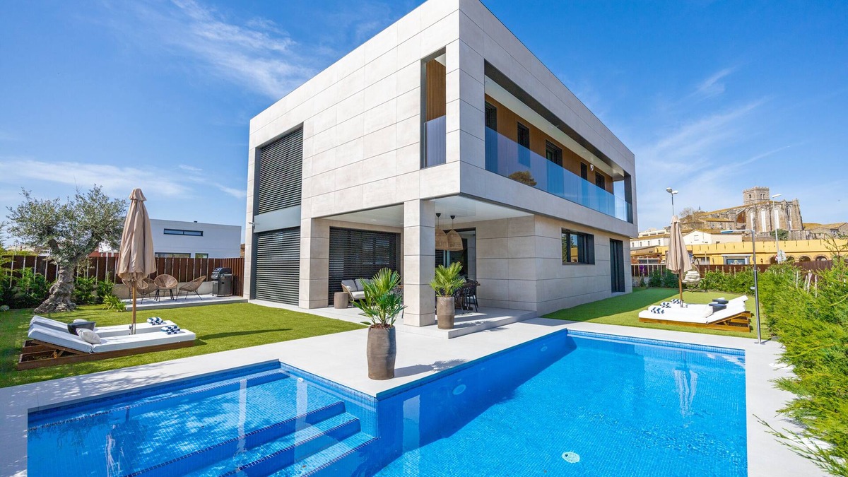 Castello d'Empuries Villa | Villa de Lujo en Costa Brava, 5 Min. de la Playa