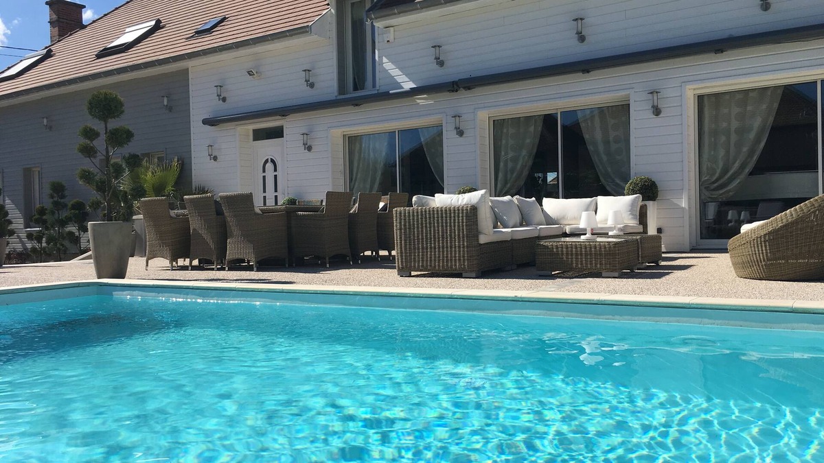 Villechetif House | villa de la croix blanche rental room in bed & breakfast