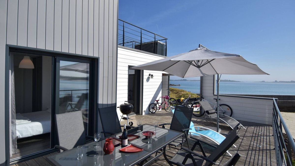Sibiril House | Villa de la Digue, 6 people, waterfront, SPA