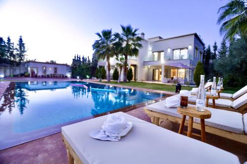 Tamazouzte Villa | *Villa de luxe à Marrakech, vue sur les montagnes*