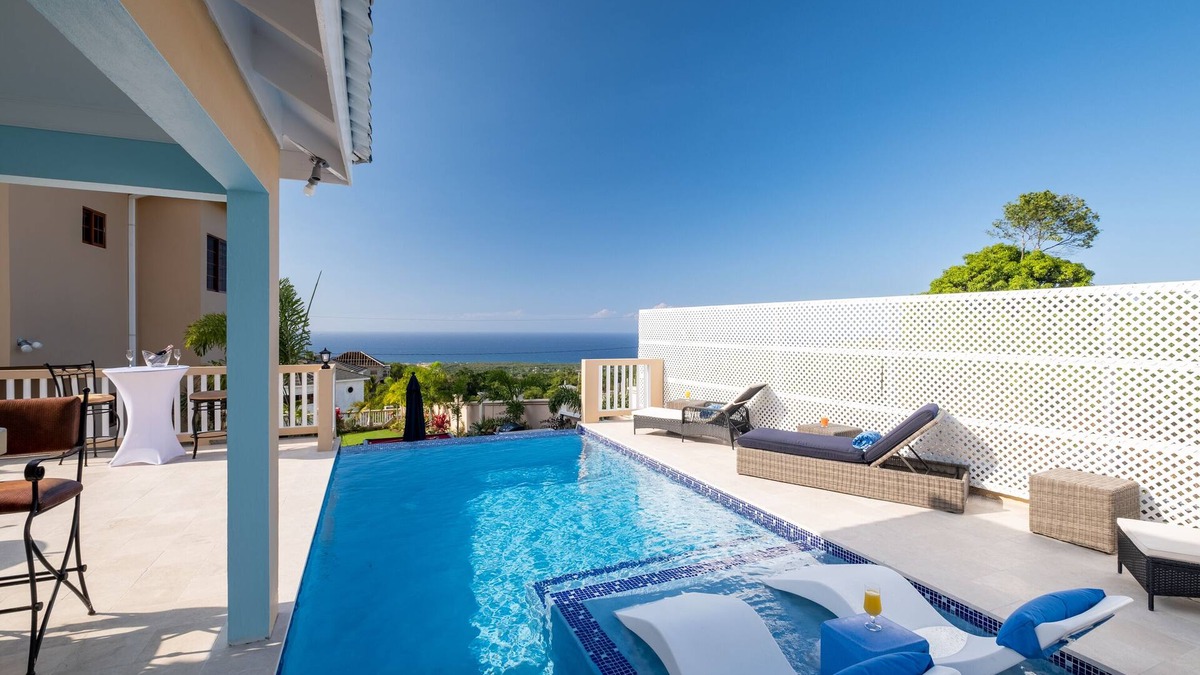 Discovery Bay Villa | Villa De-luxe Paradise✔ new! beach access✔ chef✔