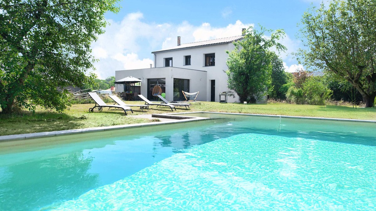 Castres Villa | Villa de Luxe Theolina à Castres - 5 bedrooms, pool & garden