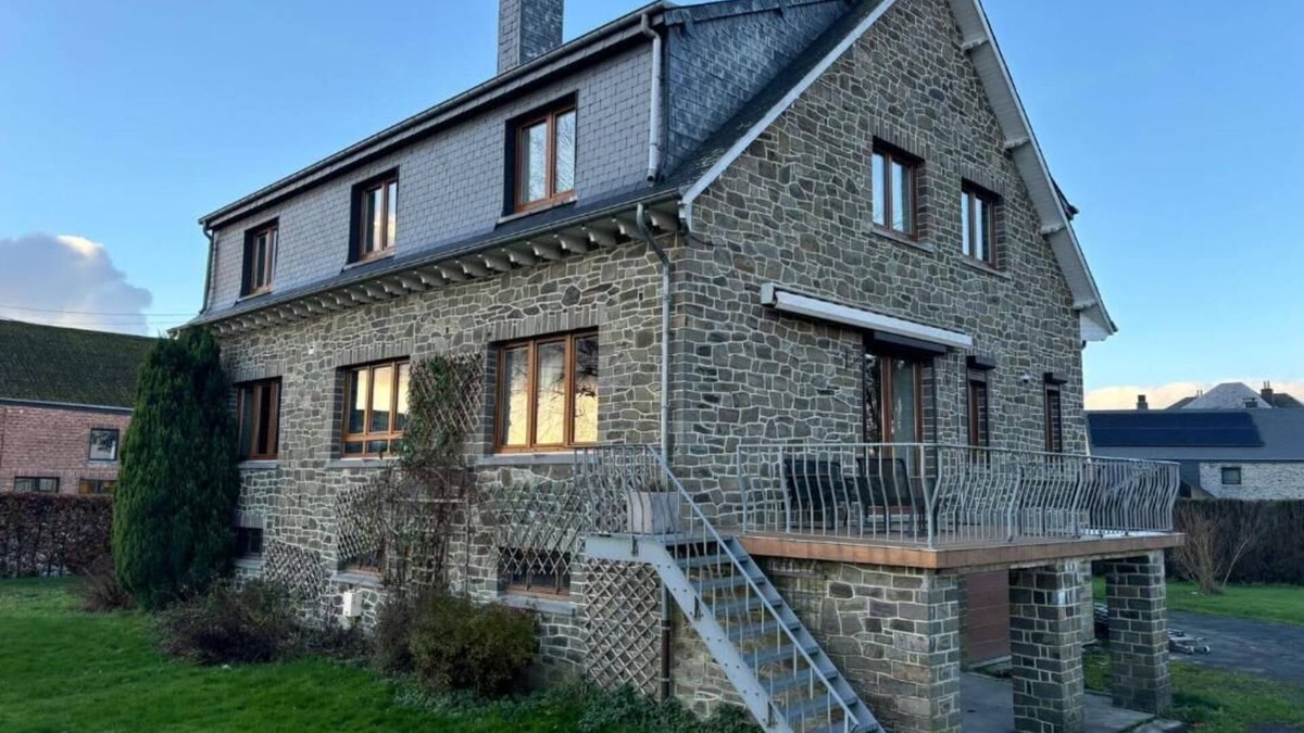 Paliseul Villa | Villa De Miguel enjoy a pleasant moment with family or friends