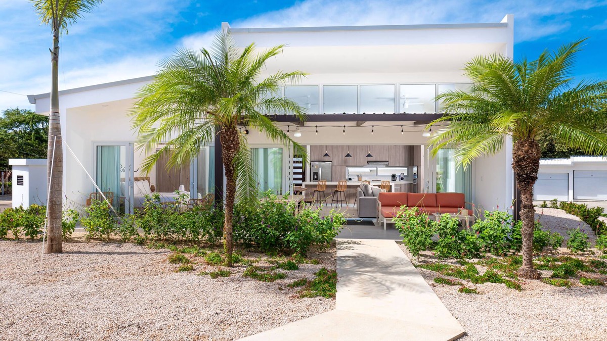 Avellanas Beach House | Villa de Piña: Brand New, 2 Min Drive to Surf & Sunsets @ Playa Avellanas