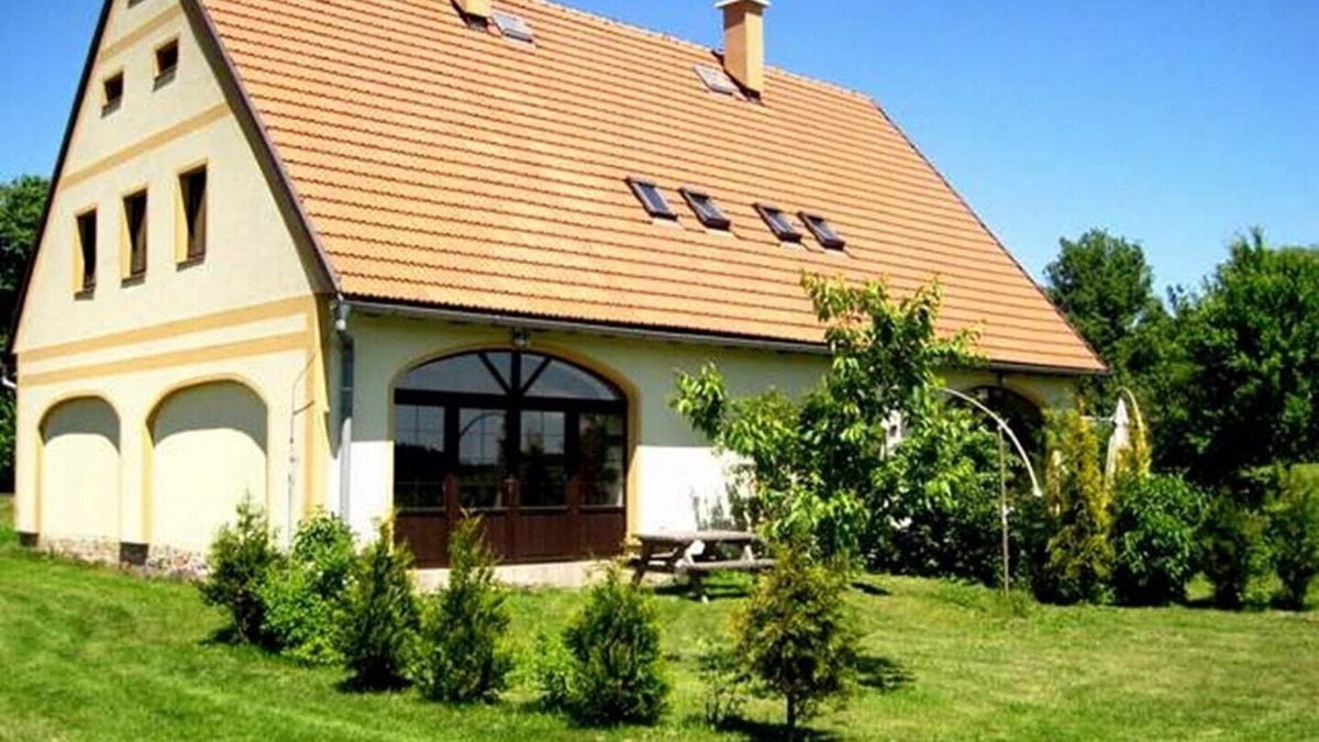 Vernerovice Villa | Villa De Roos in rustic Vernerovice Czech Republic