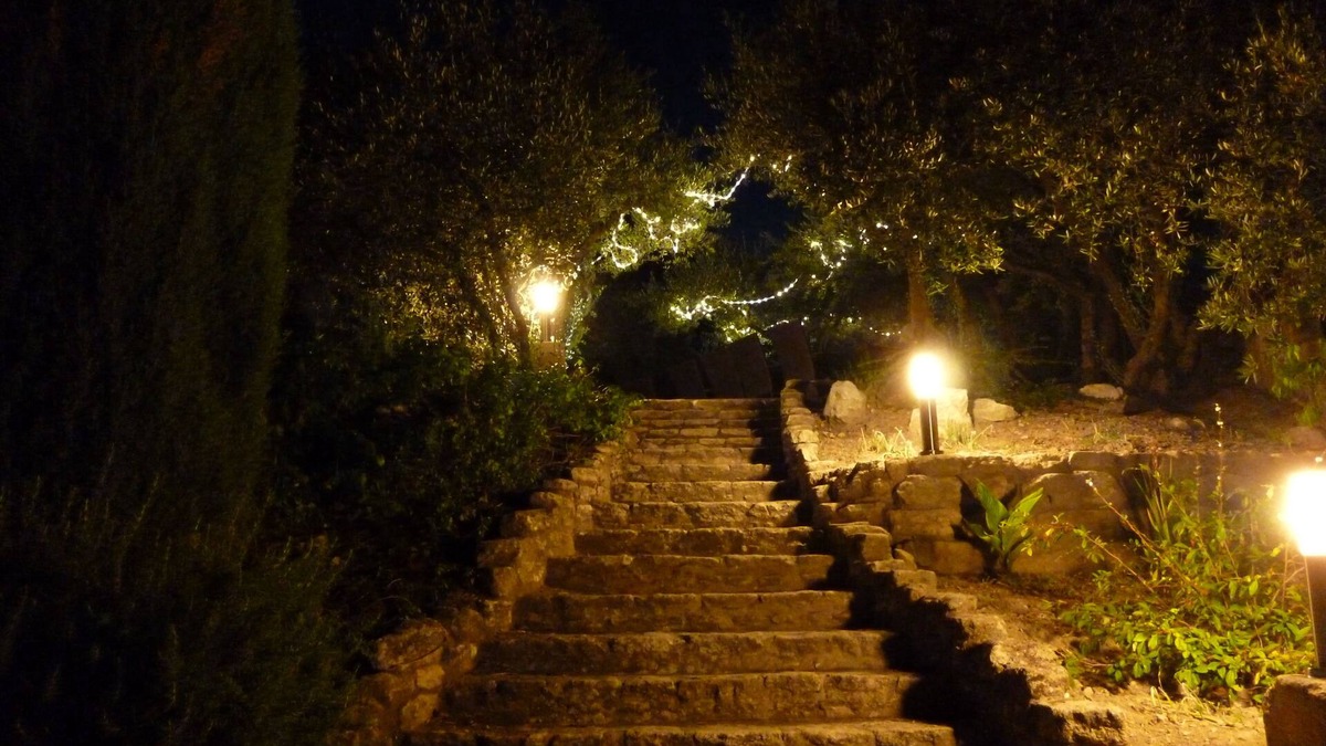 Le Thor Villa | Villa de Thouzon, Provencal villa, very quiet and luxurious, ideal for family/friends