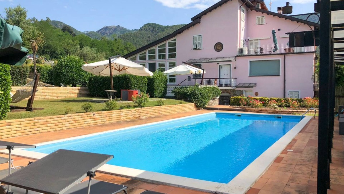 Beverino Villa | Villa Dei Poeti - Six Bedroom Villa, Sleeps 16