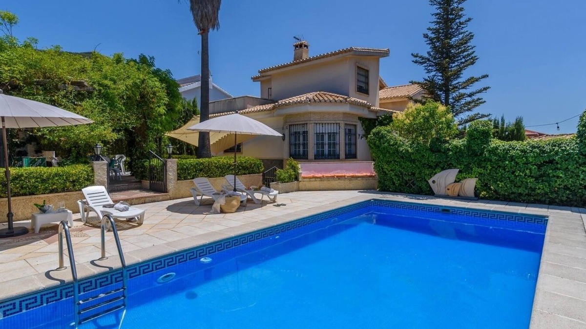 Padul Villa | Villa del Mamut El Padul by Ruralidays
