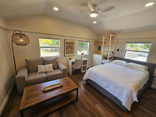 Meadowlawn Apartment | Villa del Sol St Pete The Loft