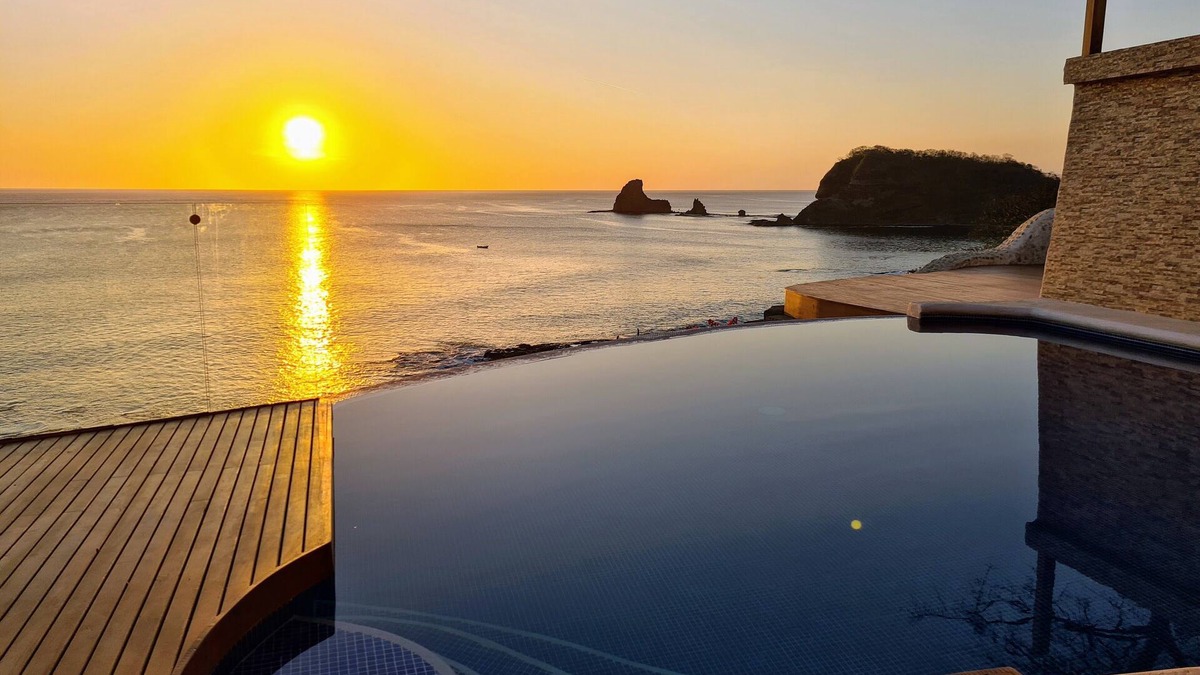 San Juan del Sur Villa | VILLA DELFIN - BEACHFRONT LUXURY 180° VIEWS