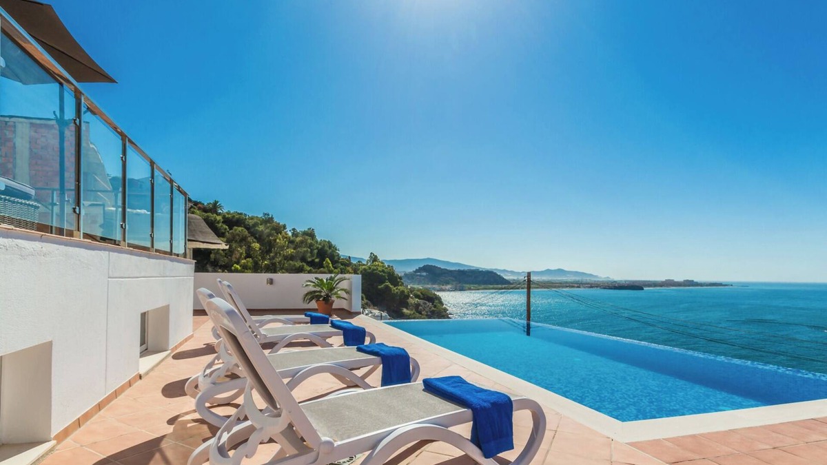 Salobrena Villa | Villa Delfín Blanca with fantastic views and private pool